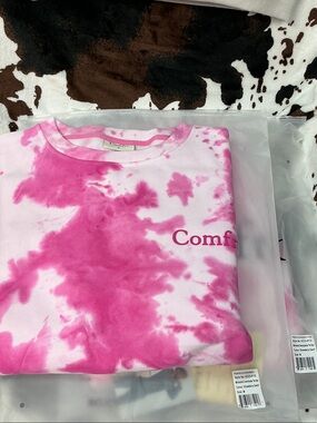 Comfort Women's Pink Tie-Dye Crewneck Sweatshirt set